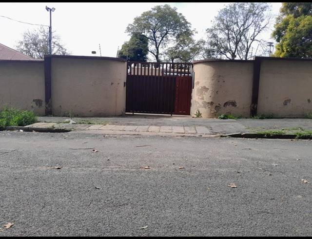 3 BEDROOM HOUSE FOR SALE IN THE HILL